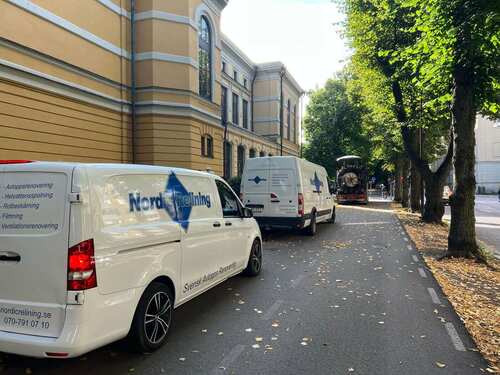 Våra spolbilar är ute och spolar rent