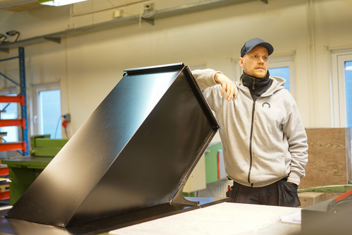Markus Göras i plåtverkstaden