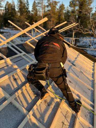 Företagsbild på Villaspecialisten i Dalarna AB – En takläggare i Dalarnas län