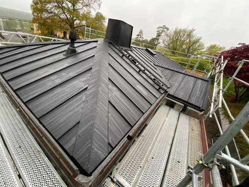 Bild på sidan av nylagt tak i Stockholm