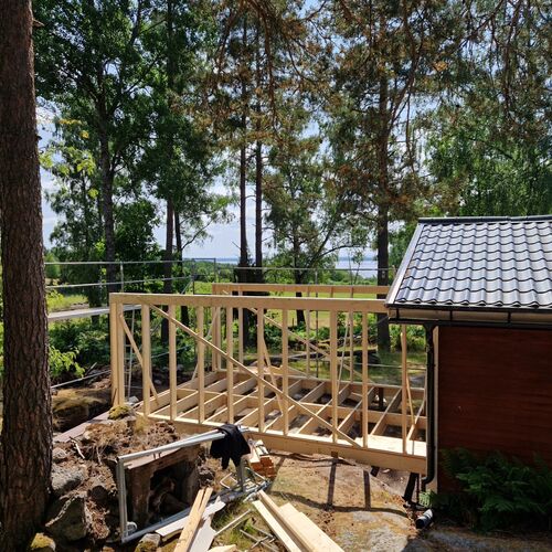 Företagsbild på Karlsson's Träkonstruktioner – Ett snickeriföretag i Motala 2024