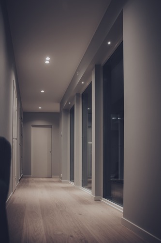 Spottar i hall vi har installerat
