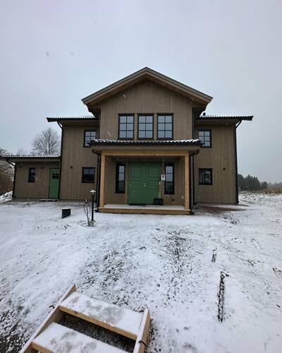Hus där vi har installerat utebelysning