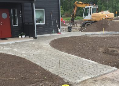 Företagsbild på Roos Utemiljö AB – Ett dräneringsföretag i Östergötlands län