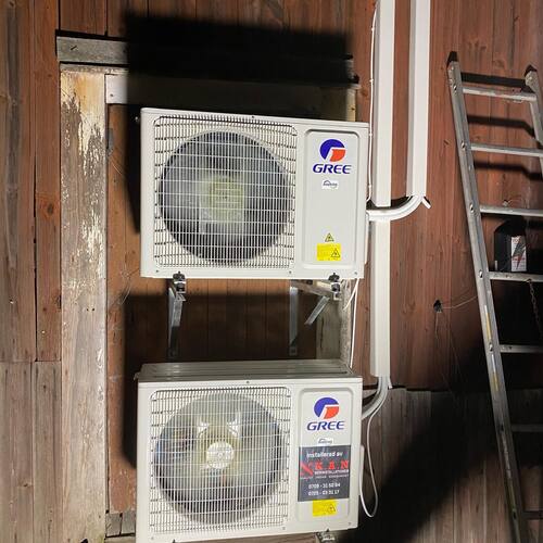 Två utemoduler installerade