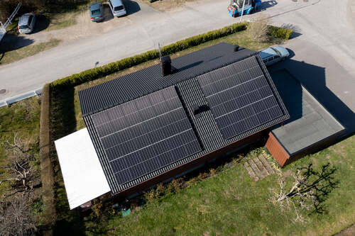 drönarbild med solceller