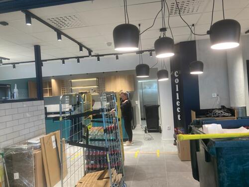 Takbelysning i butikslokal installerad av elfirma i Farsta