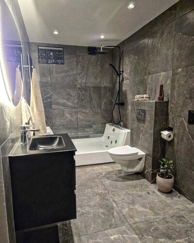 Företagsbild på Projektera Bygg & Badrum AB – Ett badrumsföretag i Sundsvall 2025