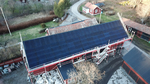 solceller på tak på större jordbruksfastighet