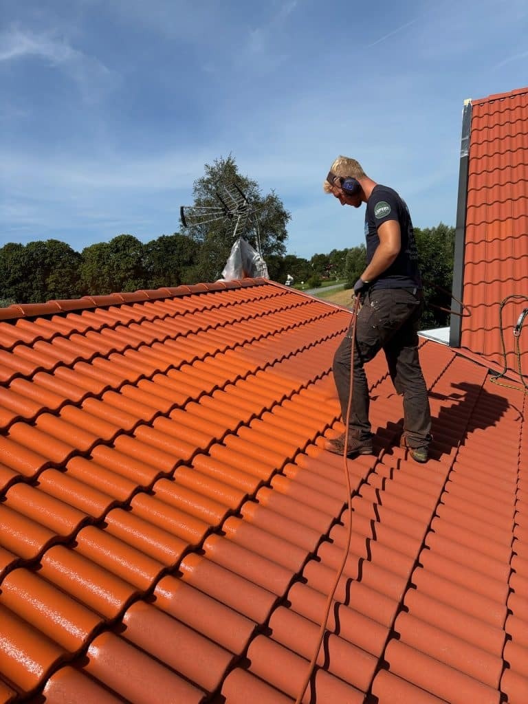 Bild på VLK SoftWash AB – takläggare i Skåne län Bild på VLK SoftWash AB – takläggare i Skåne län
