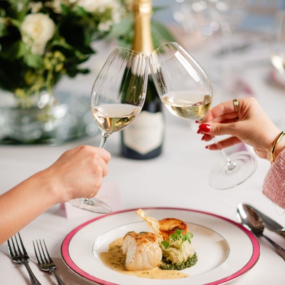 A picture of a starter and two glasses of Champagne