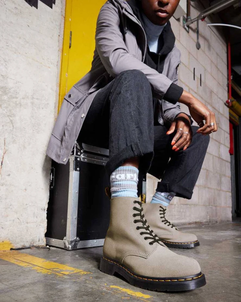 銀牙 Trendxparc Dr. Martens 1460 Pascal EH Suede Mens Zinc Grey Boots