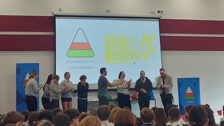 Sioe Un Dyn - Eisteddfod yr Urdd