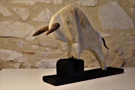 Taureau pierre métal 