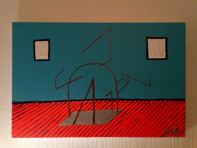 Expo avec une sculpture au centre.