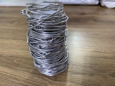 Wire candle holder