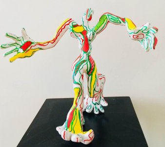 La femme grotesque toute en couleurs Resine. 30cm