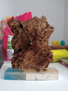 Réveil en loupe de frêne 