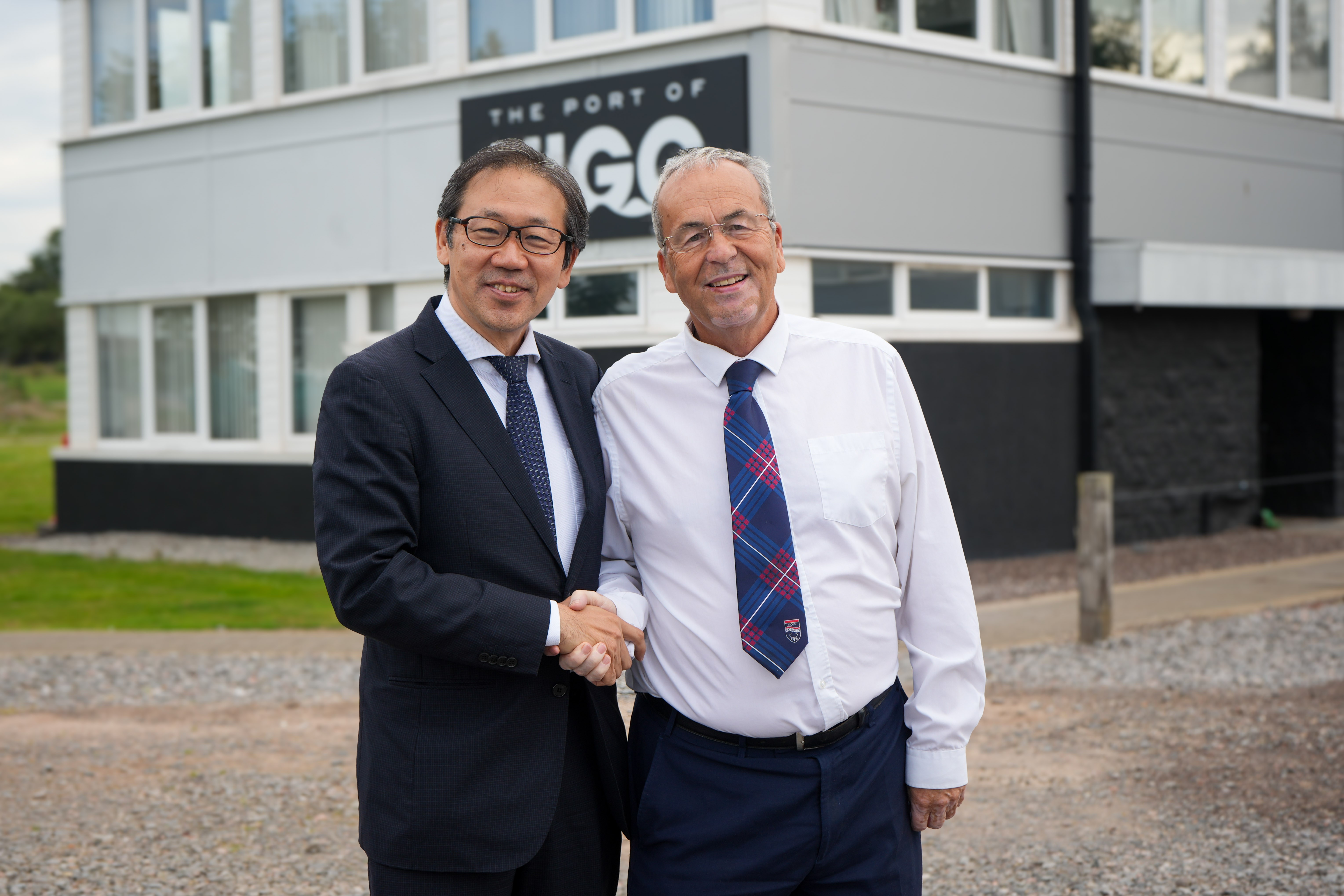 [Left] Yoshihiro Hayakawa - Incoming Managing Director from Mitsui - and [Right] Roy MacGregor - Chairman of Global Energy Group
