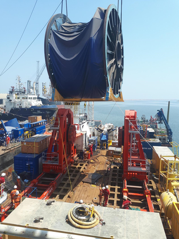 450Te Reel Drive System first reel installation