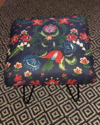 I made a footstool! I was in love with this gorgeous fabric from mindtgap which is by far the most expensive bit of this. Inside, it is made of a piece of foam from efoam.co.uk and MDF from mdfdirect (both come ready cut to size - whoop!). I used spray glue and calico fabric to create the rounded edge, before wrapping with polyester wadding and my top fabric and stapling. The finishing touch is the legs from thehairpinlegco. The rug underneath is from nkukulife #mindthegapwallpaper #mdfdirect #diy #diyhomedecor #diydecor #hairpinlegs #livingroomdecor #livingroom #livingroominspo