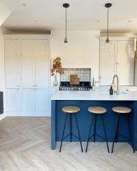 Ad | Extra seating for Christmas wasn’t something we had to think about last year as we were in tier 4. BUT this year we plan to have a house full over the festive period. thehairpinlegco got in touch and kindly offered to send some barstools for the island. With the slightly narrower legs we can comfortably fit 6 seats around it 🙌🏼

Such high quality natural materials; sleek black metal legs and solid oak tops match our home perfectly. More importantly they are a timeless design that will never go out of style. 

I can’t wait to have all our loved ones sat on these seats. What are your plans for Christmas this year ?