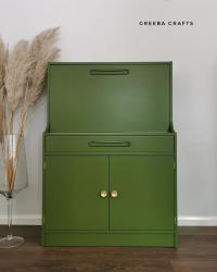 It's Friday and this beauty is all ready to party! 🥳
I was so excited when lilyqualtrough contacted me about this piece and her amazing ideas for it. We've kept the MCM style, and created a gorgeous functional drinks cabinet.
This beautiful green is Amazon (M386) by tikkurila_uk, such a stunning colour! 💚
The blue on the inside is tikkurila_uk colour matched to Air Force Blue by Little Greene, and gives a stunning contrast.
We made the new doors and bottle storage, added the glass rack and the beautiful knobs by thehairpinlegco 👌🏻to complete the transformation. 

Happy weekend! 🥂