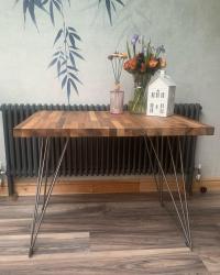 03/11/2024 🧱 Ad | Gifted Got round to attaching the thehairpinlegco legs to some of my walnut worktop to make a side table, or for me what will become a desk in the study
🧱
I went for the grey hair pin table legs and think they look great with the walnut shades. 
🧱
There were so many options to choose from over at the thehairpinlegco but I’m happy with how well these ones have worked with this offcut. 
🧱
I don’t think anyone got it 100% spot on with the guesses on the reel!
🧱
#instahoodwatch before and after
#thehousefanatics hibernation station
🧱
#ad #gifted #hairpinlegcompany #sidetable #desk #prouddecorator #worktopexpress