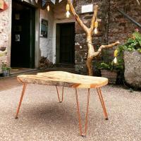 This stunning live edge coffee table on copper hairpin legs from the thehairpinlegco is on its way to Biggleswade tomorrow. Natural, rustic and very very gorgeous 😍 #mooboohome #liveedgetable #coffeetable #reclaimedwood #mooboohome #madeindevon #madeincockington #cockingtoncourtcraftcentre #cockingtoncourtcreatives #table #hairpinlegs #copper #thehairpinlegco #thehairpinlegcompany