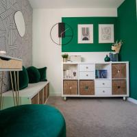 Had a little shuffle round in the green room yesterday and made a little bench-seat reading area with my other kallax unit. I also added a little mirror to the wall too.

I loved just pottering about all long weekend doing random bits here and there. Back to work today though, at least it's only 4 days. Anyone else tweaked a room because they got bored of the layout lately? 

#mybeautifulbellway #mynewbuildnest #bellwayacacia #myHShome #newbuildinteriors #newbuildinspiration #greenguestroom #greendecor #greeninterior #dressingroom #notyourtypicalnewbuild #ikeaatmine #ikeaalex #ikeakallax #ikeahackers #myhousejournal #home_style_smile #homestylemasters #myspaceanddecor #interiorstyled #howihome #rainbowhomemonthly #styleitreal #mycolourfulinterior