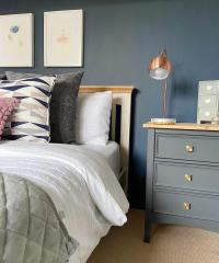 This bedside table is one of my favourite DIY projects to date.

The tables are about 25 years old and needed a little TLC. Some paint, new handles and extra beading later and I totally transformed them 😍

2 years later and the paint hasn’t budged.

Wall paint: Shale blue by valsparpaintuk
Bedside paint: Smudge by frenchicpaint
Cushions: dunelmuk
Bedside handles: thehairpinlegco
Duvet: asda 
.
.
.
.
#diyproject #upcycling #upcyclingfurniture #bluebedroom #darkbluebedroom #beddressing #beddecor #bedroomdecor #bedroomstyling #bedroominspiration #bedroomstyle #bedroomfurniture #furnituretransformation #upcyclefurniture #upcycled #upcycleddecor #paintedfurniture #paintedbedsidetables #frenchicpaint #smudge #bedcushions