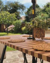 A few snaps of the outdoor table! Now the sun seems to have now disappeared! But we have had a few opportunities to dine alfresco which was very much enjoyed!
.
.
.
Previously gifted items tagged
.
#gardeninspiration #outdoorseating #outdoorfurniture #alfrescodining #alfresco #gardenproject #gardentable #gardendining #diytable #diytabledecor #outdoorliving #outdoordining #outdoordiningtable #scaffoldboardfurniture #gardendining