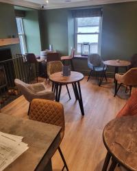 We are delighted to showcase our Root round redwood tables in the lovely kenmuirarmshotel 
.
Tables are finished in osmo_uk Dark Oak and are on a box hairpin leg base.
.
thedancingwoodman.com thedancingwoodman.etsy.com 🕺🏼