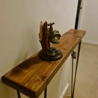 Make an awkward space like a hallway more usable with a console supported on hairpins. #thehairpinlegco #hallwaydecor #interiordesign #kent #woodworkersofinstagram #supportsmallbusiness #familyrun #industrial #rustic #eco #handmadeuk #furniture #woodworking #smallbusiness #decor #rusticdesign #littlefairswoodfinishing #bespokefurniture #madetomeasure #oakstain #homedecor littlefairswoodfinishing thehairpinlegco