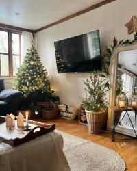 Our living room is my favourite at Christmas 🌲✨
Deep cleaning all day for these couple seconds of tidy before the chaos again 🥲

I watched Barbie and the Nutcracker with Jax the is morning and it gave me all the childhood Christmas feels, anyone else absolutely love this film as a child!? ( still does as an adult 🙋🏼‍♀️ )