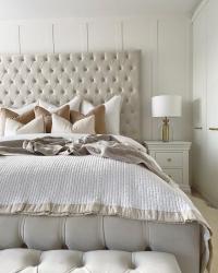 Good morning, I’m starting the day with my first PT session in 4 years🙈 I’m so unfit it’s ridiculous. What do you do to keep fit? If you all say nothing, this will make me feel less guilty🤣⁣
⁣
AD⁣
Heather bed theluxurybedcompany 
Bedding Girona collection, bedspread & pillow sham Devon collection dusk
Cushions pinkorchidinteriors 
Throw snuggle_in 
Lamps no18.interiors 
Bedside tables topfurnitureuk ⁣
bedside table handles thehairpinlegco 
⁣
#bedroomdecor #bedroomideas #bedroominspo #bedroomdesign #bedroomstyling #bedroomstyling #bedroomgoals #bedroominspiration #bedroomstyle #bedroomfurniture #actualinstagramhomes #actualinstahomes #realhomesofinstagram  #yourinteriorinspiration #mybedroomgoals #mybedroomstyle #howihome #howistylemyhome #homedecor #modernfarmhouse #panelling #homedecorating #homedecorationideas #interiorinfluencer #homedecorinfluencer #interiordesignuk #cosyinterior #beautifulhomeuk #featurewall #whitebedroom