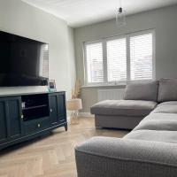 Happy Monday... and it’s only a 4 day working week 🤎
.
.
.
.
.
.
#newbuild #newbuildhome #newhome #new #newbuildjourney #newbuilddecor #newbuilduk #livingroomdecor #livingroom #livingroominspo #livingroomstyle #livingroomdesign #living #interiordesign #interiorstyling #interiors #interiordecor #interiorinspo #interior123 #firsttimehomebuyer #livingroomlighting