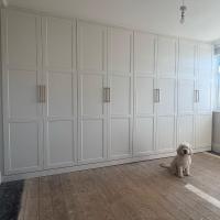 Would have been so rude not to have featured Daisy for the money shot 🐶😍

One of our installations fitted this week in #benfleet for alfieb93 &amp; mackenzieolivia_ 
The perfect customers from the get go, great communication, completely empty room to work in, kind, chatty, friendly… fair to say we loved this one. 
Thank you guys, your kind words mean loads to us 🫶

Porcelain matt finish in a traditional Cairo x3 panel style with Satin brass Piccadilly bar handles &amp; matching satin brass hairpin legs for the bedside units. 

ironmongeryexperts 
thehairpinlegco

#fittedwardrobes #fittedwardrobe #fittedwardrobesessex #fittedbedrooms #fittedbedroomsessex #wardrobeinstallation #bluewardrobe #oakinterior #homerenovationideas #homerenovationessex #carpenter #cabinetmaker #bedroommakeover #hornchurch #upminster #loftbedroom #brentwood #hertfordshire #storageideas #storagesolutions #satinbrass #wardrobereels #workshoplife #chadwellheath  #featuremirror #slidingdoors #slidingwardrobe #loftbedroom #dogoftheday #dogsofinstagram