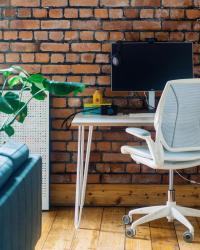 Had a lil rearrange of the flat. This is the new work spot. Enjoy the clean desk, it’ll be a mess by tomorrow 😂
.
.
.
.
#workspace #wfh #wfhsetup #desksetup #deskdecor #interior #interiordesign #interiorstyling