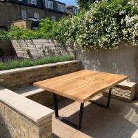 Outdoor table in London basking in this spring sunshine! This was made using rustic oak sleepers from championtimber and table legs from thehairpinlegco 

#timberrox #outdoordining #outdoorlivingspace #luxurylifestyle #luxuryinteriors #bepsokejoinery #bespokefurniture #bespokecabinetry #londondesitn #londonlife #springinlondon