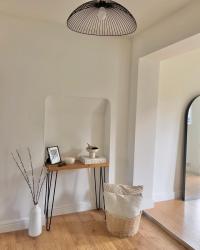 Hallway view ✨

..

Mirror- williamwood 

sideboard- handmade with thehairpinlegco 

Vase and stems- dunelmuk 

Basket- bm_stores 

..

#hallwayinspo #hallwaydesign #hallwayrenovation #hallwaydecor #hallway #neutraldecor #neutralstyle #neutralhome #blackaccents #archmirror #sideboard #homedecor #entrywaydecor #entryway #homestyling