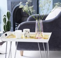 Hairpin tray table 💡 Great idea by @suzieattawaystylist, featured in this month's @homestylemaguk
V
V
V
#homestyle #upcycling #diy #makeover #furniture #velvetchair #craft #make #interiordesign #interiors #hairpin #hairpinlegs #thehairpinlegco #makermovement #makers #home #homeinspo #houseplants #homeideas #livingroom #suzieattawayhomestylist 📷@olivergordonphoto
