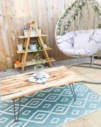 Sorry for the late post 🙈 completely lost track of time. It’s still so warm here that I’m currently sat enjoying the peace and quiet right here. So much to do in this little corner as we’ve had a move around. Anyone got any tips on how I could style my outdoor shelves? HELP 🤦🏻‍♀️
_
Hairpin legs have been kindly gifted to me by thehairpinlegco