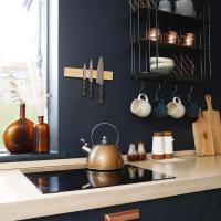 Sometimes you forget how nice your kitchen can look with all the shite we accumulate in everyday life. Swipe to see the real life version before I styled it all up to show off my new knife rack from thehairpinlegco which has been kindly gifted.
I’m quiet with actual work this week so I quite enjoyed getting my camera out of its bag and styling up some content for this fantastic company. 
Go check out thehairpinlegco for some super, stylish and high quality products. 
And I really need to buy a knife sharpener, you shouldn’t need muscles to cut through a potatoe💪😂
#mynortheasthome #beautifulhomesinthenorth #mykitchendecor
.
.
.
#creatingcontent #darkwalks #deliciouslydarkdecor #cornerofmyhome #copperhints #interiorstyling #interiorphotographer #interiorstylist #kitchendetails #myhomestyle #plywoodworktops #iloveplywood #myhomevibe #interiors #bhghome #copperkettle #myhomeideas