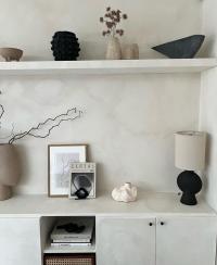 It’s been a while since I posted on here! Just completely lost my mojo for taking pics of our house. Plus it’s near enough impossible to keep a tidy house in the school holidays and I’m just about recovering 😅 the house still isn’t tidy but this little corner gives the illusion that it might be 😆 

I think also because I haven’t been doing any projects people just get bored of seeing the same things over and over. I need to get a little more creative with I’m photographing and try to post more! 

#shelfie #shelfdecor #limewashpaint #limewashwalls #beige #beigeaesthetic #ａｅｓｔｈｅｔｉｃ #blackandbeige #diy #shelfinspo