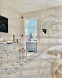 The golden hour☀️⁣
⁣
One of the features that attracted us to this house was the arched window and vaulted ceiling in our en-suite. I love the natural light when the sun beams through. Now that the days are lighter our bedroom is my favourite room in the house⁣
⁣
What features attracted you to your home?⁣
⁣
⁣
⁣
#bedroomgoals #neutralabodes #neutralinteriors #bedstyling #hotelbed #homestaging #bedroomideas #neutralbedroom #bedroominspo #simplydecor #mywhiteco #dreambedroom #roomdecor #bedroommakeover #actualinstagramhomes #bedroomdetails #moderncountryside #interiorblogger #neutralhomestyle #homedecorbloggers #masterbedroom #masterbedroomdesign #myinteriorvibe #locationhous #cheshirehomes #realhomesofinsta