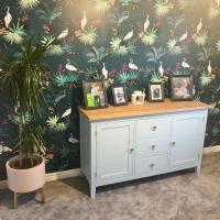 🤍 Up Cycling Project 🤍

Over the weekend decided to up cycle the  sideboard that was in the lounge and utilise in the office. Now the lounge is looking bare 🤣

We brought the sideboard from the range over 11 years ago and still going strong. 

Paint shade is Clontart from bandq_uk 
New knobs which are amazing quality and really finish it off from thehairpinlegco 

Blends into the office perfectly 

Tomorrow i need to work out what wax to burn 🤔

#office #officedecor #officedesign #officetrends #officespace #upcycledfurniture #upcycle #upcycling #upcycledsideboard #newbuild #newbuildhome #newbuildjourney #newbuildjourney2020 #charleschurchhomes #charleschurch #charleschurch #charleschurchregent #saramillerlondon #inspiretoupcycle