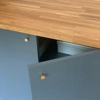 Bespoke home office desk and cabinets made with MRMDF carcasses, oak top and finished off with these super stylish knobs from thehairpinlegco 

The client painted the cabinets in No.W29 Ultra Marine Blue farrowandball
which works perfectly with the brass knobs and oak top.

Swipe left to see the contemporary home office workspace...

#homeoffice
#officedecor
#workspace
#desksetup #desks #roominspiration #farrowandball #hairpinlegcompany #poshknobs #brass #stantonandwillis #carpenter #carpentry #carpentryskills #woodworking #festooluk #blumhinges
#mrmdf  #sussexlife #southdowns #localcarpenter #workshop #petworthpages #joinersofinstagram 
#cabinetmaker