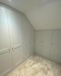 Swipe right ➡️for before pic. Bespoke dressing room thanks to hintonbedrooms, thehairpinlegco & carpetgiantbristol