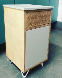Experimenting with a few stand-alone products this year. First up is a birch ply bedside table with painted top and door and pattern-ply drawer front. All push-to-open and finished with hairpin legs. 

#plywoodfurniture 
#patternplywood 
#fortheloveofply 
#hairpinlegcompany 
#feelingsleepy 
#bristolinteriors 
#bedsidetable 
#farrowandballlightblue